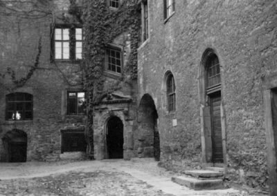 Wasserburg Innenhof Treppenaufgang